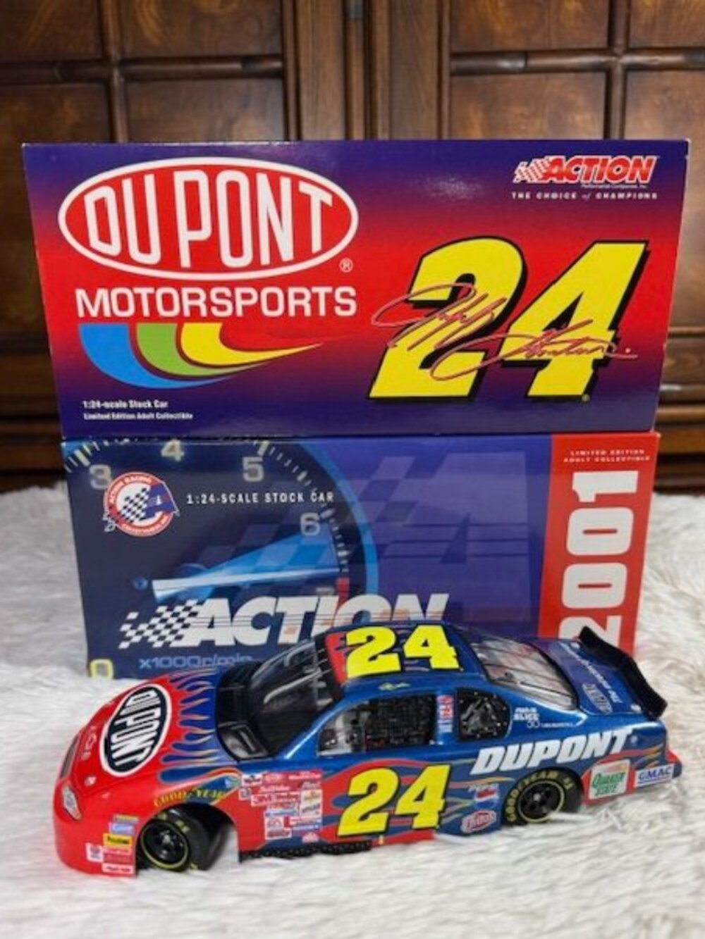 Vintage Jeff Gordon #24 DuPont 2001 Monte Carlo 1:24 Scale Stock Car